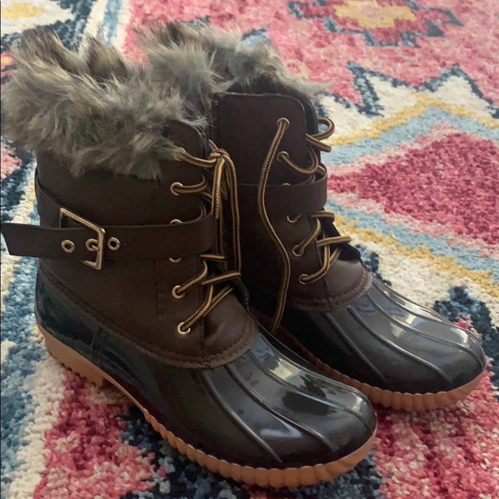 Snow boots